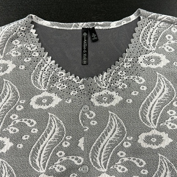 Allie & Rob Grey and Silver Lace Style Faux Button Top - XL - Picture 3 of 11